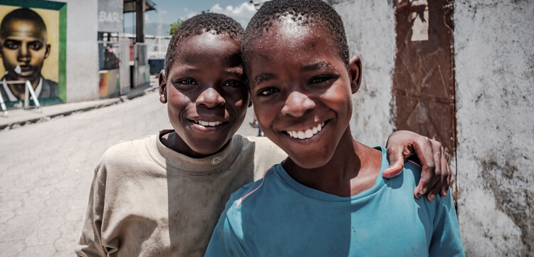 Zwei Jungen in Haiti 2017 - ein Jahr nach Hurrikan Matthew Zwei Jungen in Haiti 2017 - ein Jahr nach Hurrikan Matthew