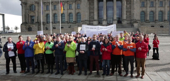 Aktion vor dem Bundestag für Hilfe in Syrien