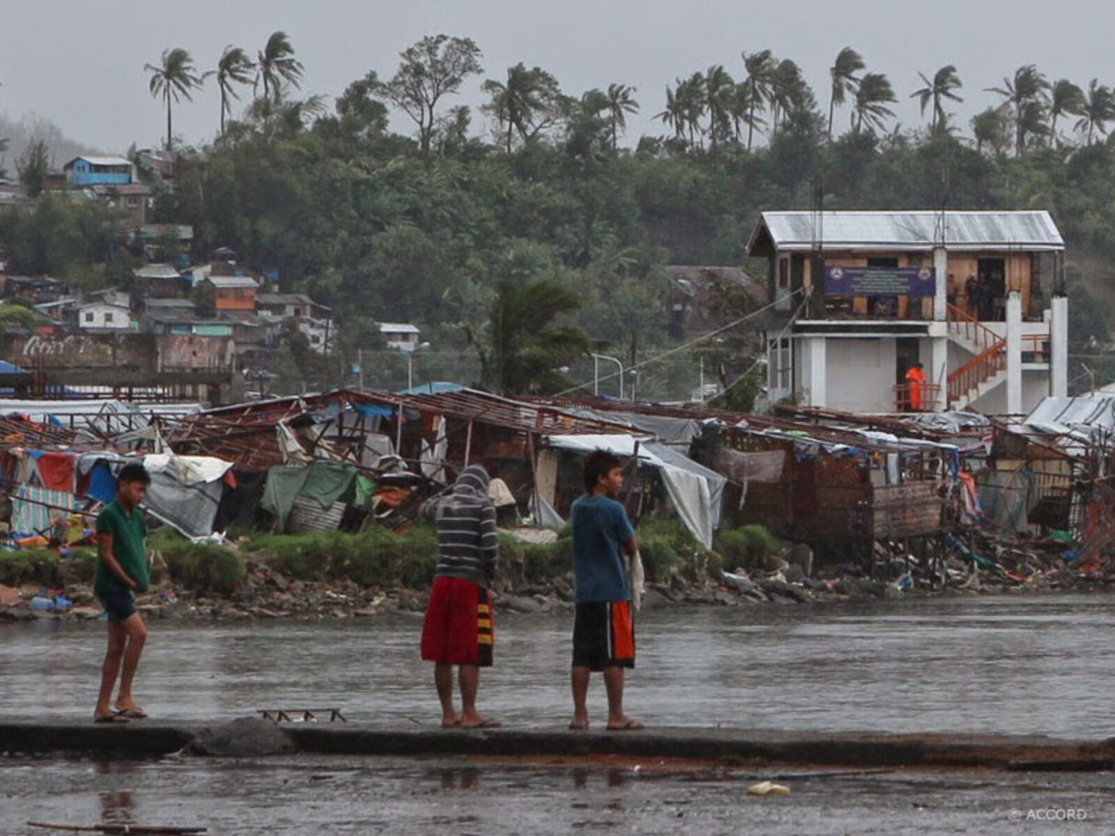 Taifun Hagupit – 13 Monate nach Taifun Haiyan wurden die Philippinen abermals von einem besonders starken Wirbelsturm bedroht. Schlimmeres konnte verhindert werden, da Lehren aus dem verheerenden letzten Taifun gezogen wurden.