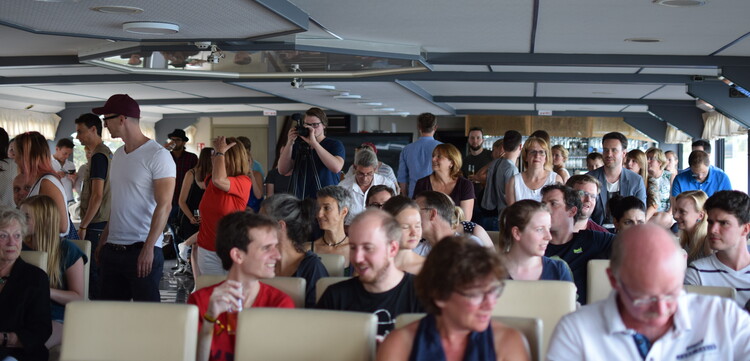Das Interesse am Poetry Slam war sehr groß. Wir bedanken uns herzlich bei allen Besuchern. Das Interesse am Poetry Slam war sehr groß. Wir bedanken uns herzlich bei allen Besuchern.