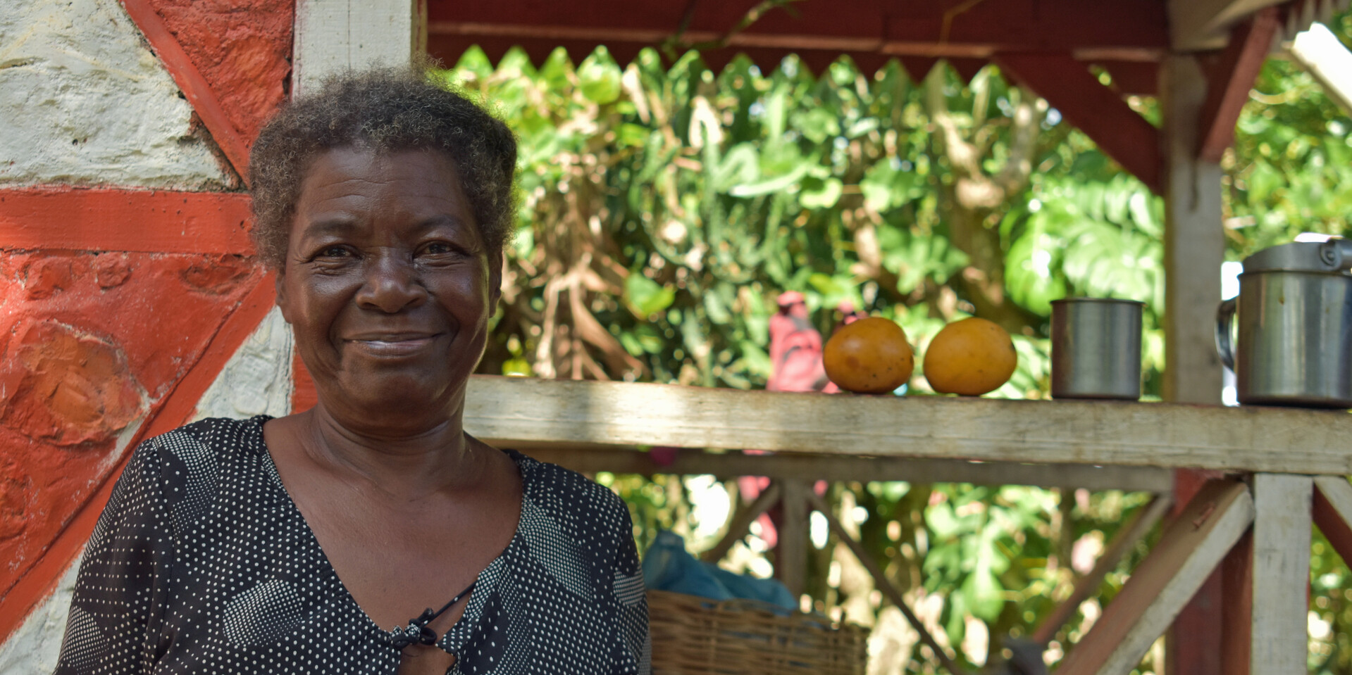 Oxelia aus Haiti ist stolze Besitzerin eines katastrophensicheren Hauses