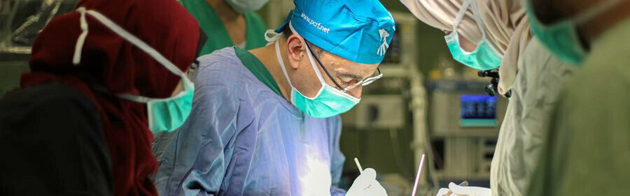 Ärzte bei einer Operation in Gaza vor 2023