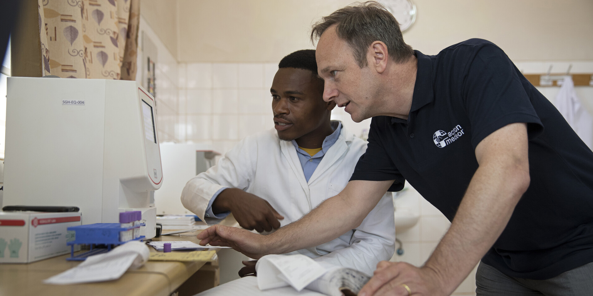 Christoph Bonsmann besucht eine Gesundheitsstation in Malawi, Copyright: action medeor/B. Breuer
