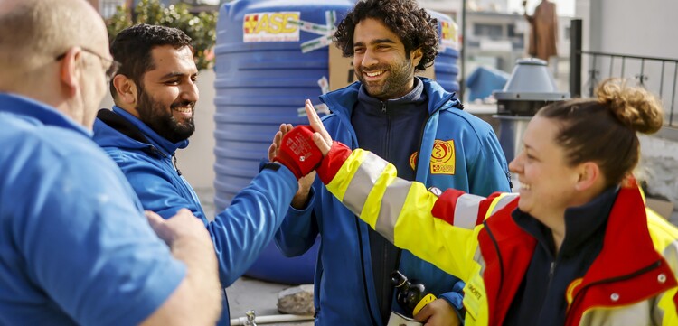 Der Arbeiter-Samariter-Bund (ASB) unterstützt in der Erdbebenregion Türkei-Syrien mit Trinkwasser Der Arbeiter-Samariter-Bund (ASB) unterstützt in der Erdbebenregion Türkei-Syrien mit Trinkwasser