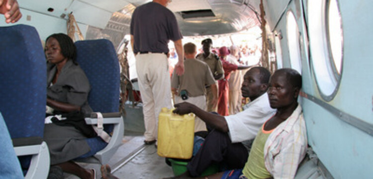 Flut Afrika, Verletzter mi gebrochenem Bein