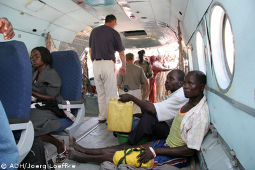 Flut Afrika, Verletzter mi gebrochenem Bein