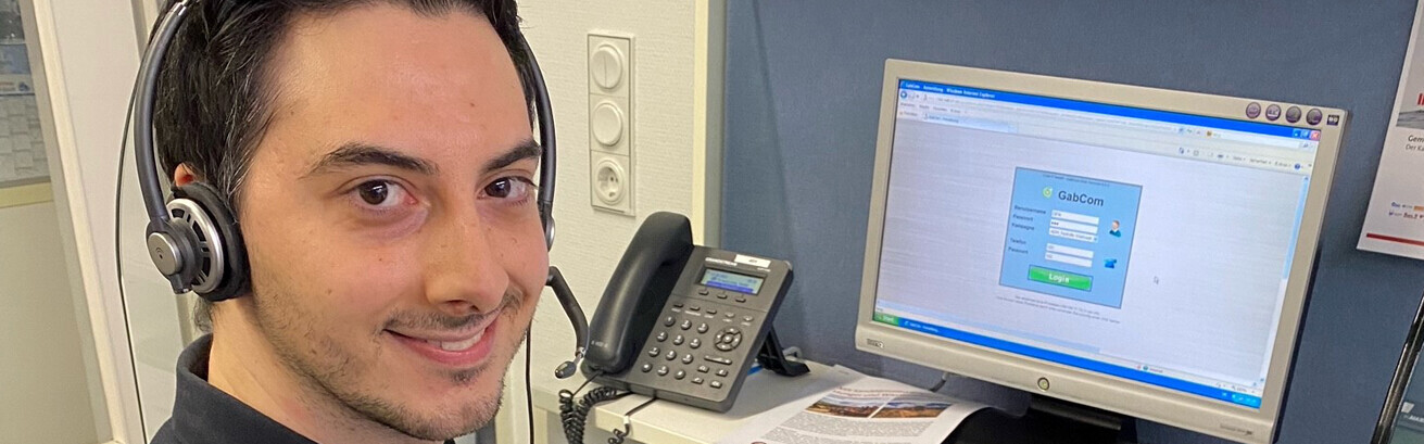 Herr Daniele Pidala telefoniert im Auftrag von Aktion Deutschland Hilft
