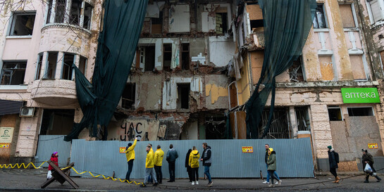 Haus in Ukraine nach Angriffen im Krieg