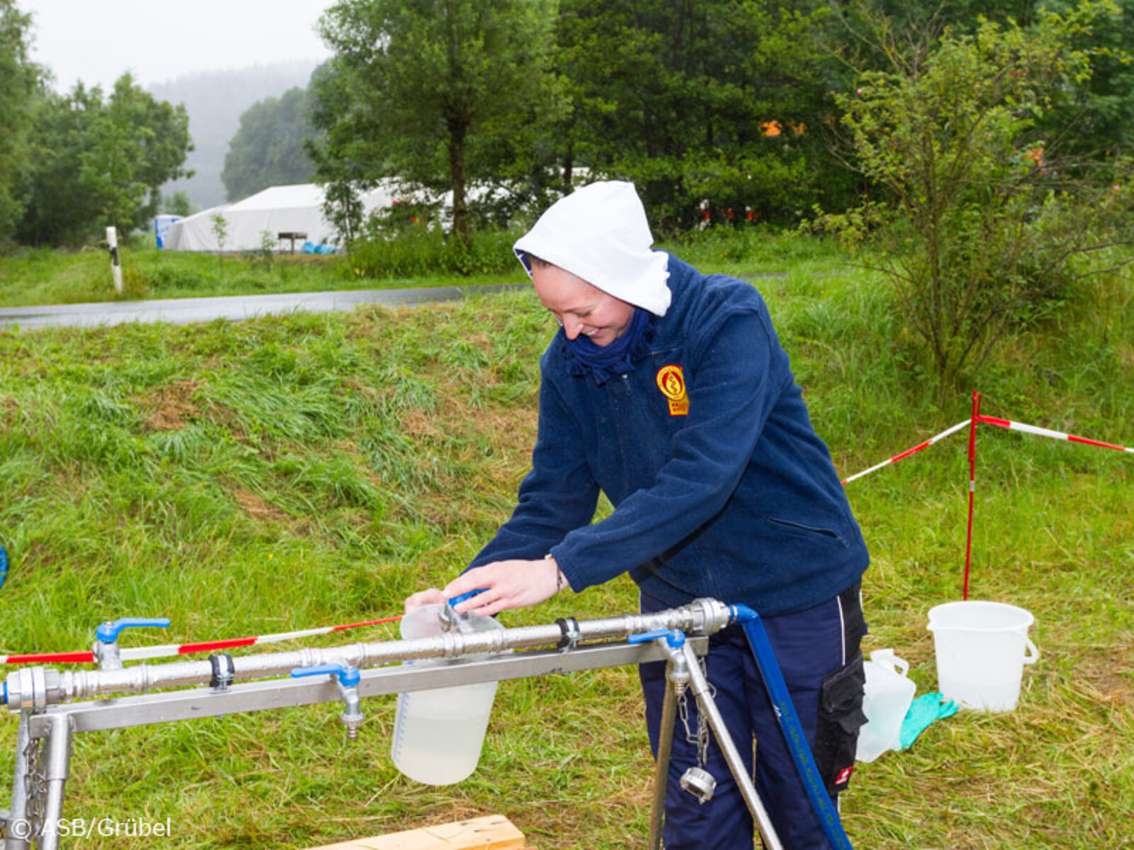 Nach der Filterung kann das saubere Wasser abgefüllt werden