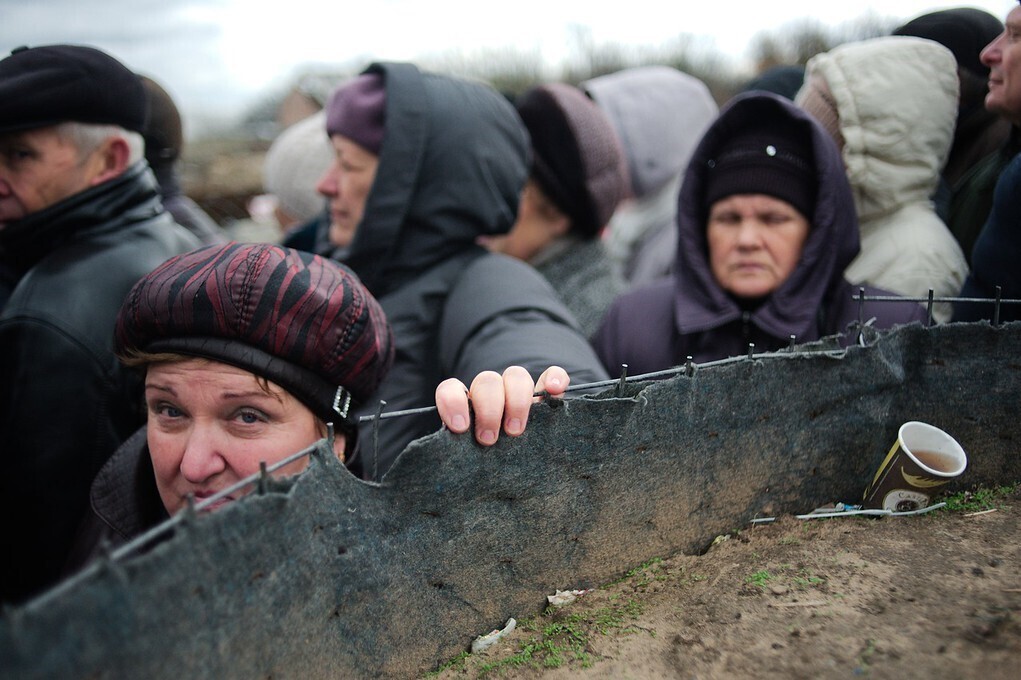 An den Grenzen bilden sich lange Schlangen – überwiegend Frauen und Kinder wollen die Ukraine verlassen