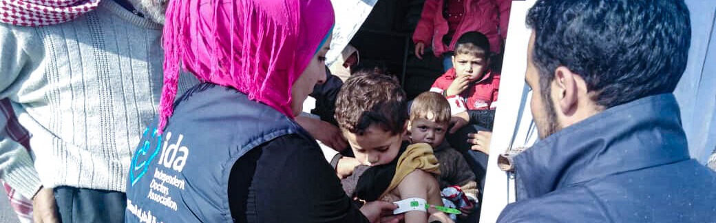 Helfer einer mobilen Krankenstation in Idlib, Syrien