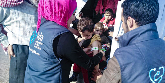 Helfer einer mobilen Krankenstation in Idlib, Syrien