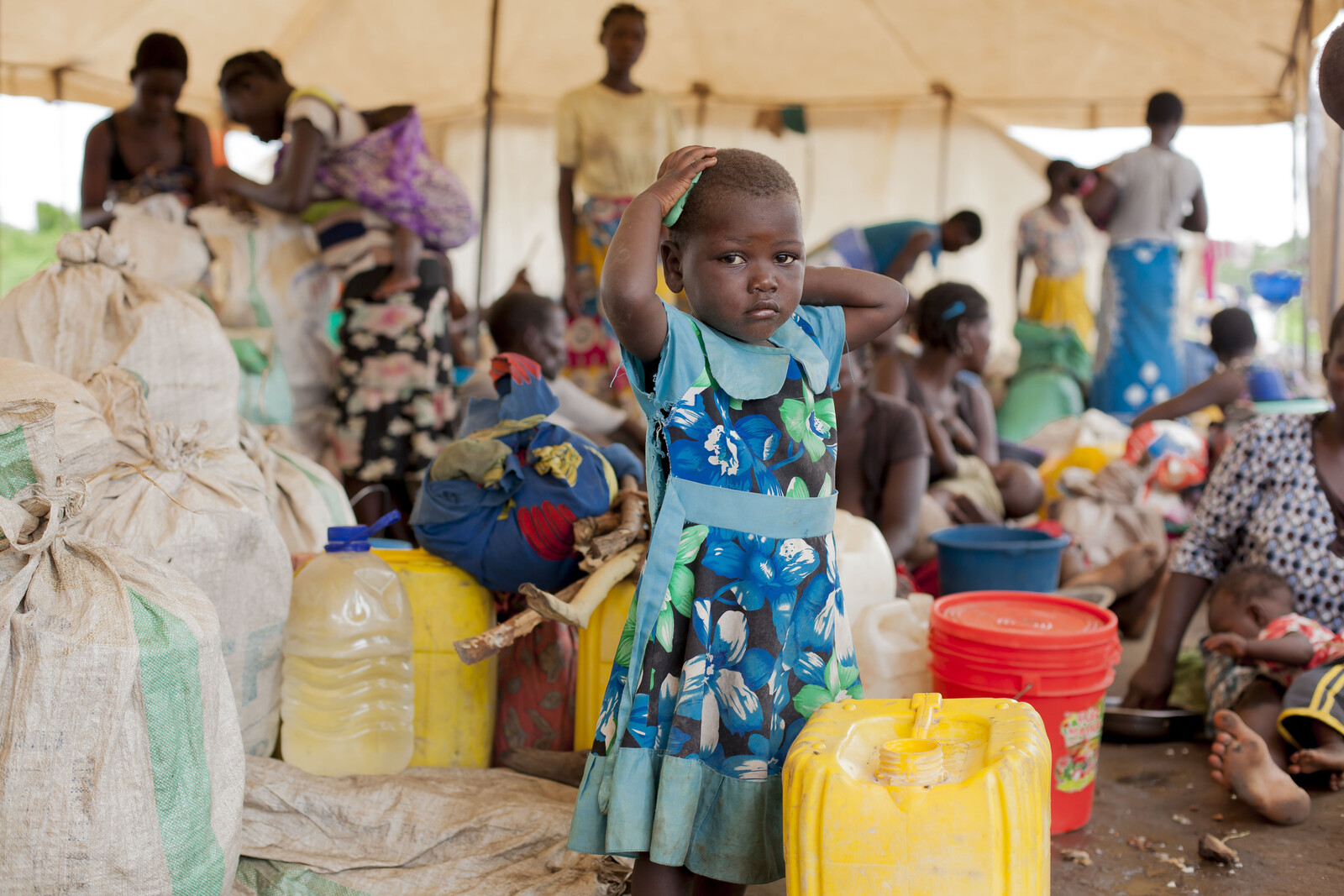 Hilfe nach der Naturkatastrophe: Hilfsgüter für Kinder, Frauen und Männer in Malawi