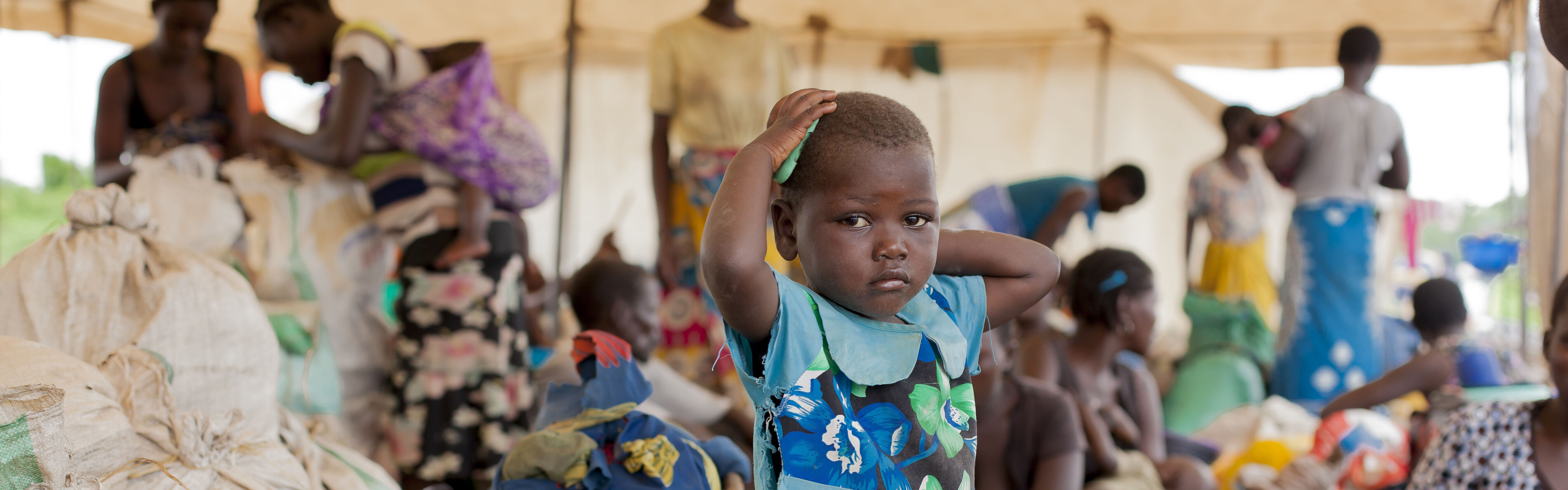Hilfe nach der Naturkatastrophe: Hilfsgüter für Kinder, Frauen und Männer in Malawi