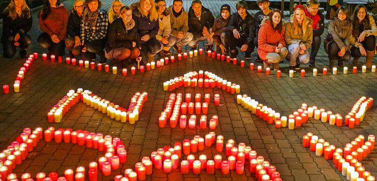 Ein Lichtermeer aus Kerzen: Spendenaktion für das Bündnis von Aktion Deutschland Hilft Ein Lichtermeer aus Kerzen: Spendenaktion für das Bündnis von Aktion Deutschland Hilft