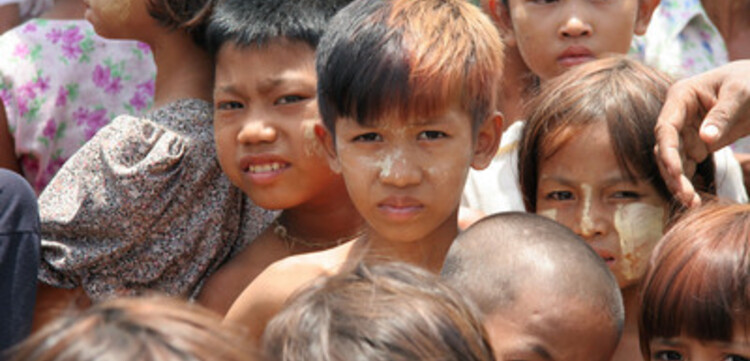 Zyklon in Birma: Kindergruppe