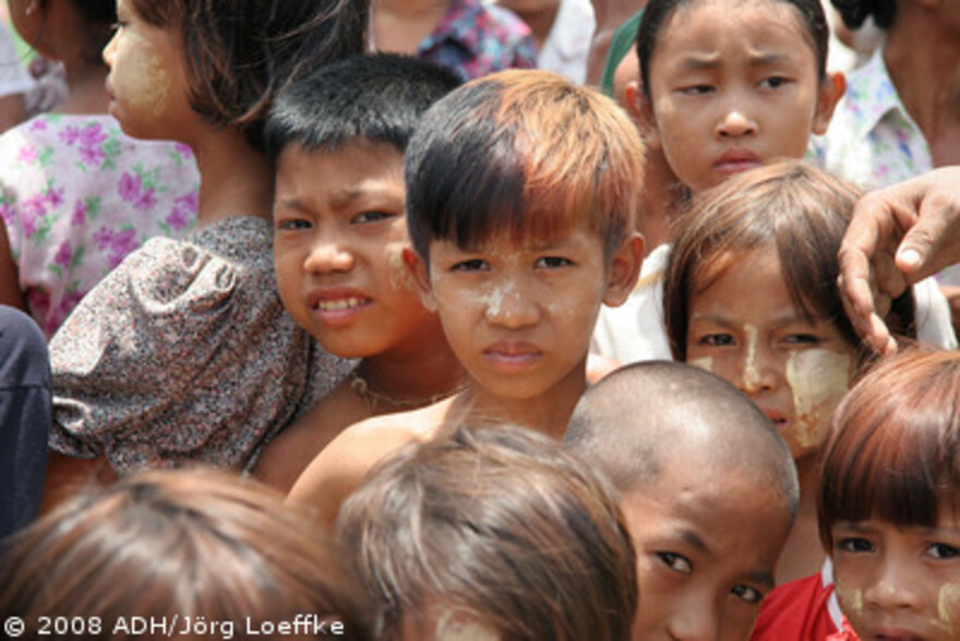 Zyklon in Birma: Kindergruppe