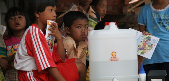 Die Menschen auf Sulawesi sind nach Erdbeben & Tsunami auf Hilfe angewiesen - unter anderem benötigen sie Trinkwasser (Archivbild) 