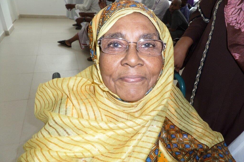 Eine Frau aus Sansibar mit ihrer neuen Brille Eine Frau aus Sansibar mit ihrer neuen Brille