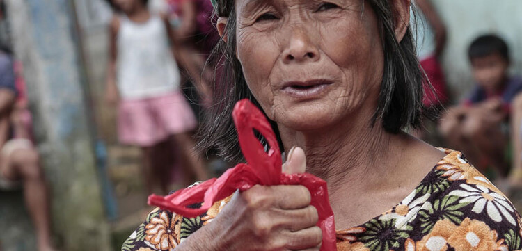 10 Euro finanzieren ein Essens-Paket