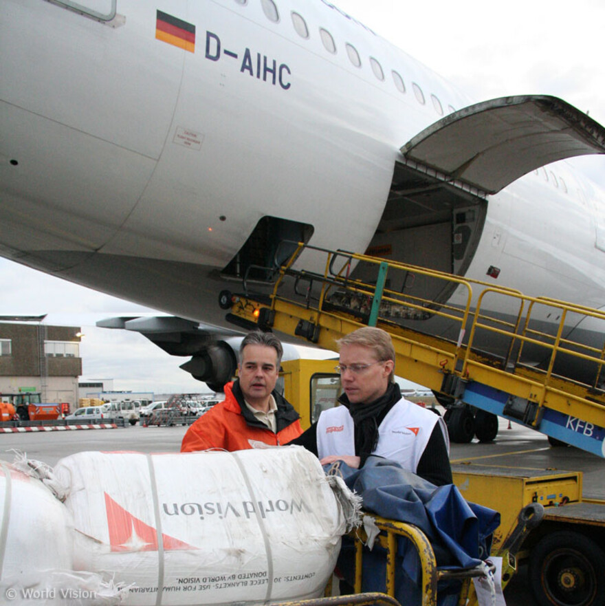 Flieger mit 25 Tonnen Hilfsgütern an Bord