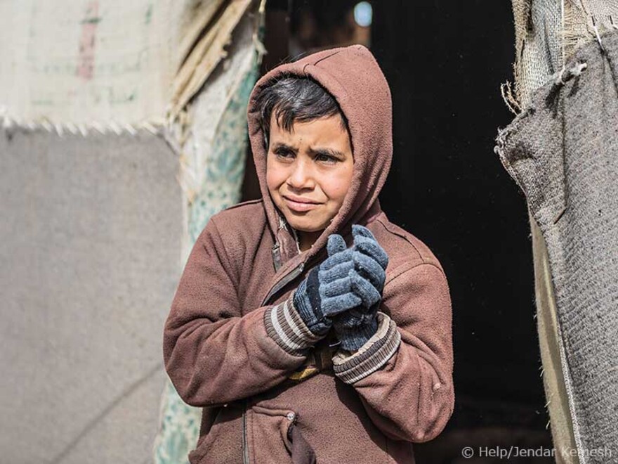 004-800-bs-help-jordanien Zusätzlich werden zum Schutz vor Kälte Decken, Winterbekleidung für Familien und...