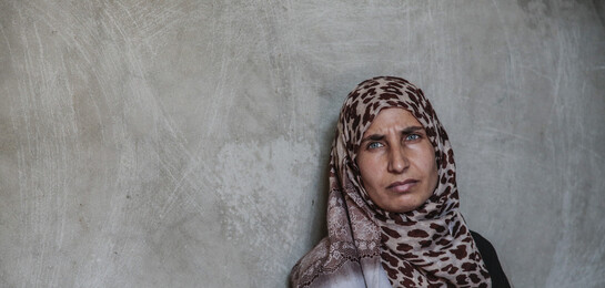 Diese Frau gehört zu den zahlreichen Menschen, die aus Syrien geflohen sind.