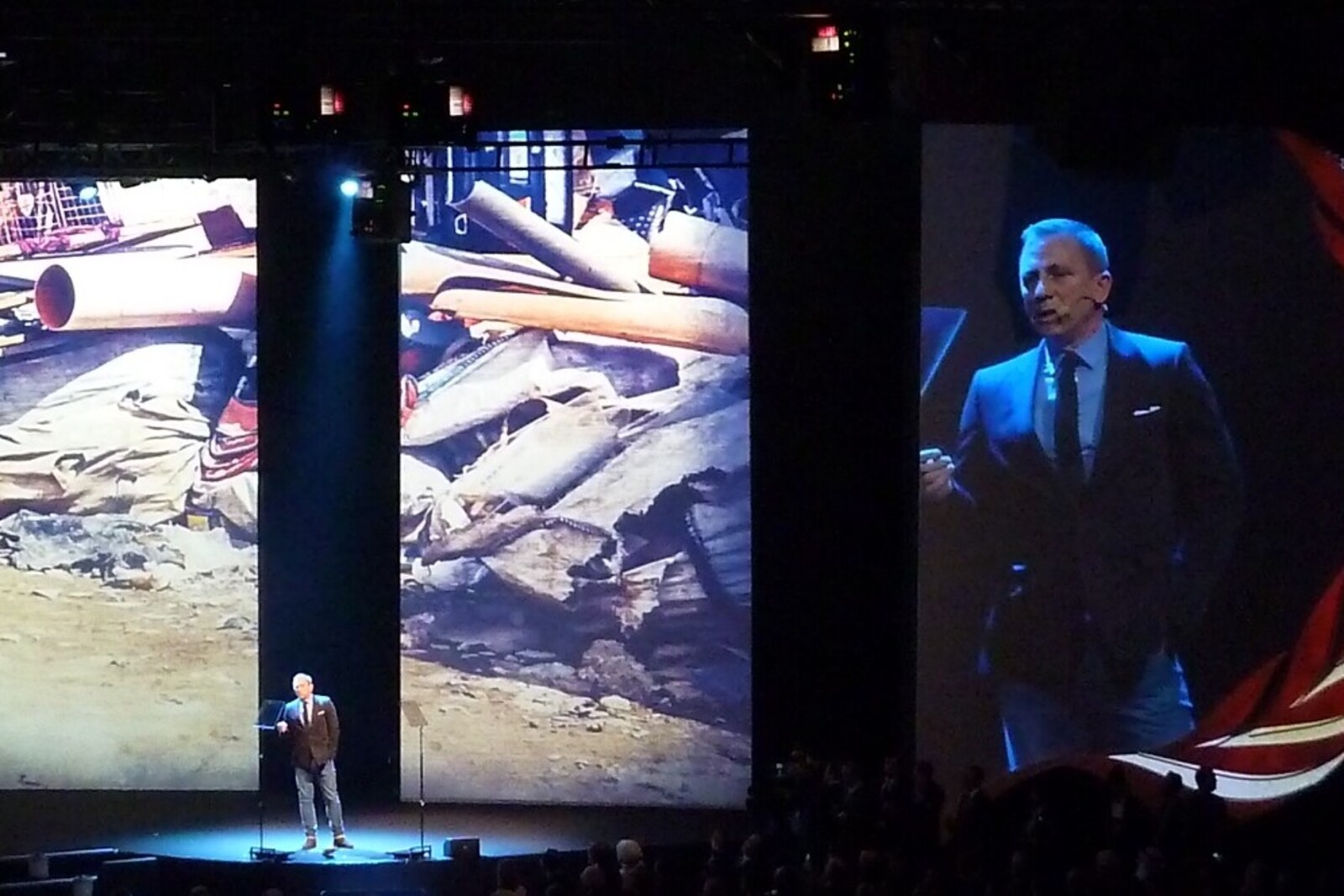 Daniel Craig eröffnet den World Humanitarian Summit mit einer Rede zu Humanitärer Hilfe.