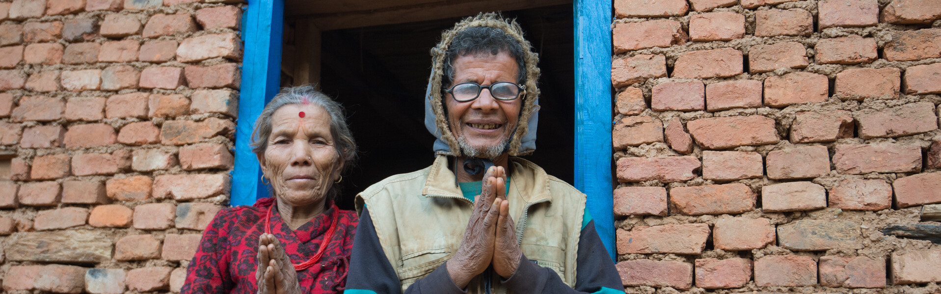Ein Jahr ist seit dem schweren Erdbeben in Nepal vergangen und es wurde vieles erreicht. Unsere Bündnisorganisationen unterstützen die Betroffenen weiter beim Wiederaufbau, nachdem sie in den Tagen und Wochen nach dem Erdbeben Soforthilfe geleistet haben. 