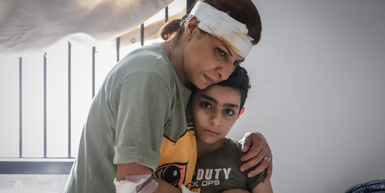 Nach der Explosion in Beirut: eine Mutter und ihr Sohn in der Hauptstadt des Libanon