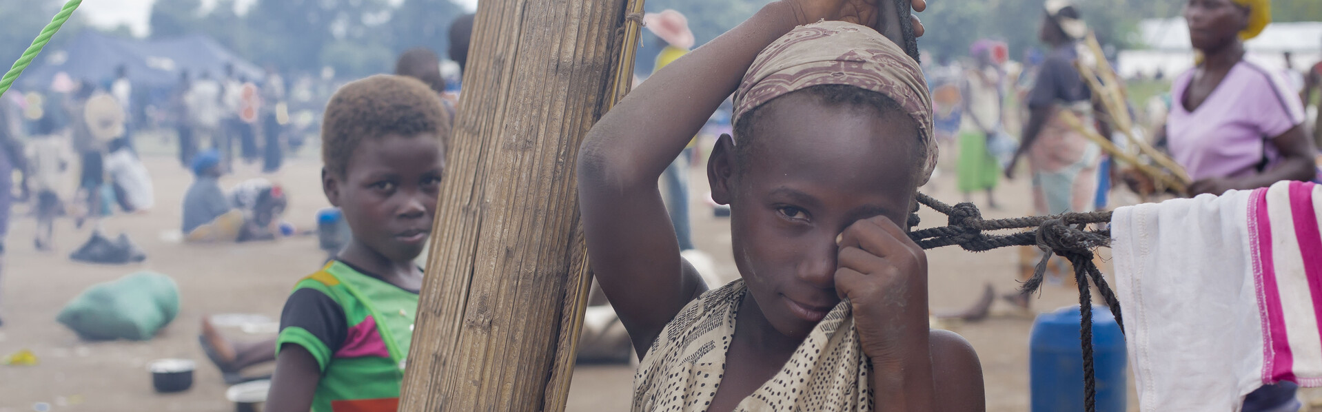 Kinder im Katastrophengebiet Malawi nach Zyklon Idai