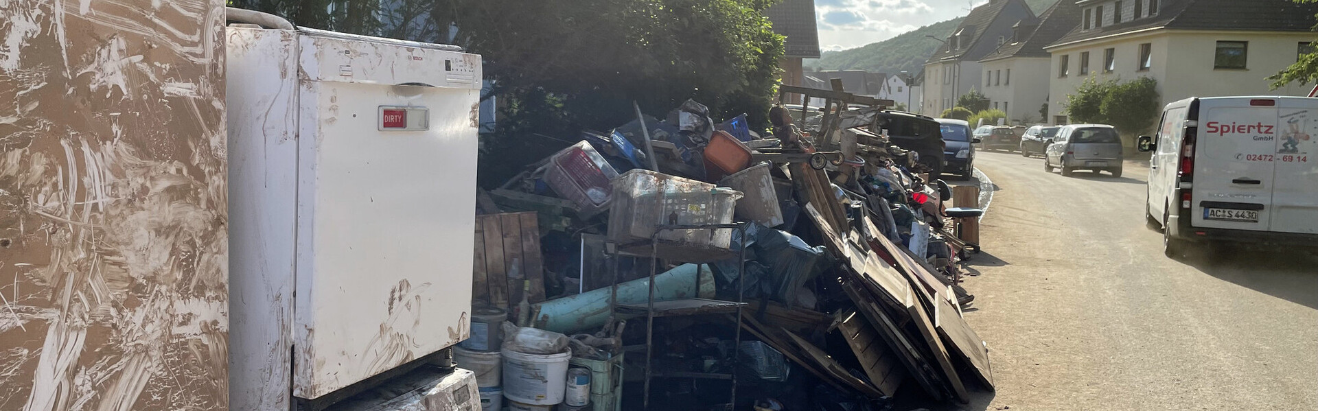 Aufräumarbeiten nach der Hochwasserkatastrophe 2021