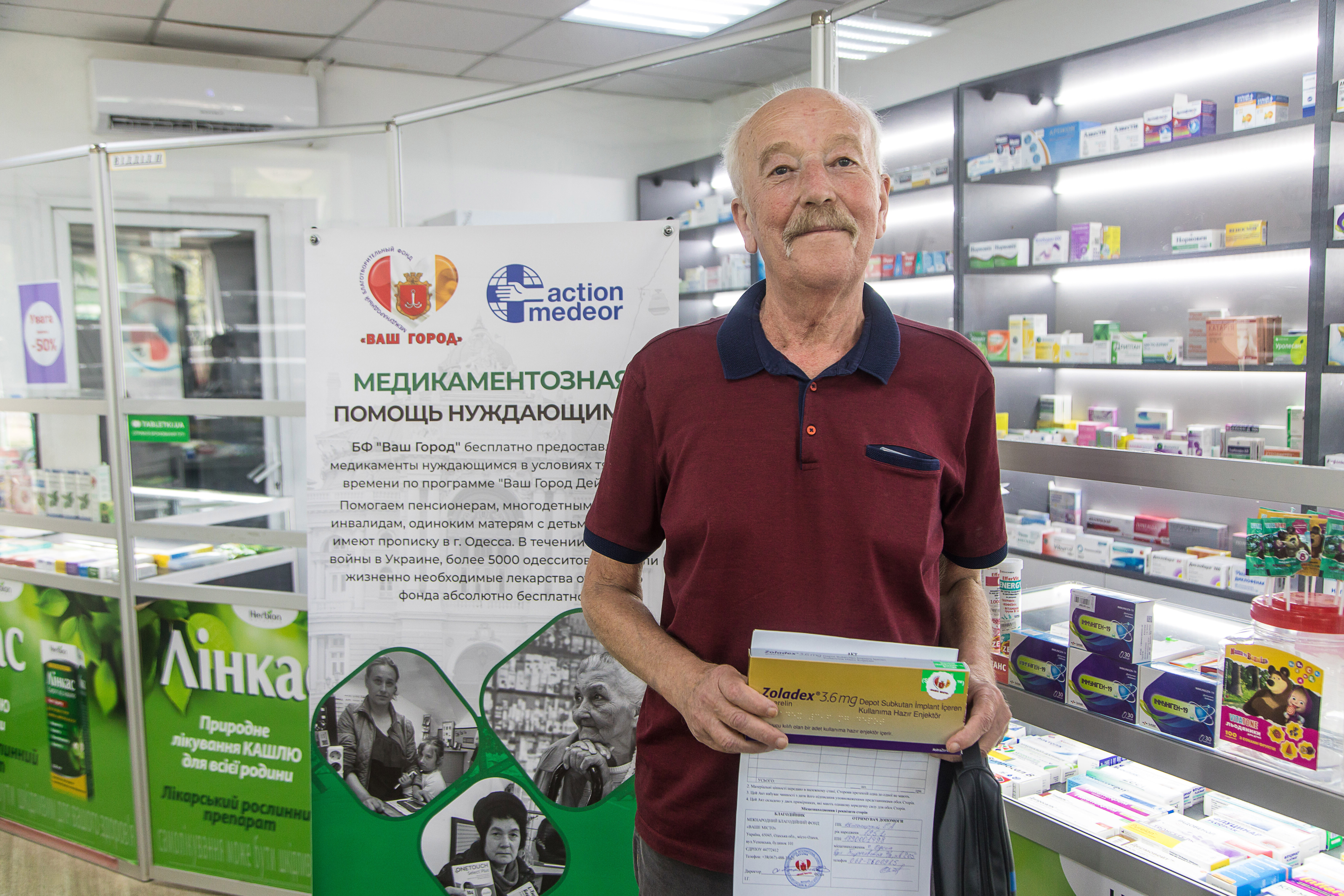 Evgeny Zhitomirsky erhält seine Krebsmedikamente in der Sozialapotheke 
