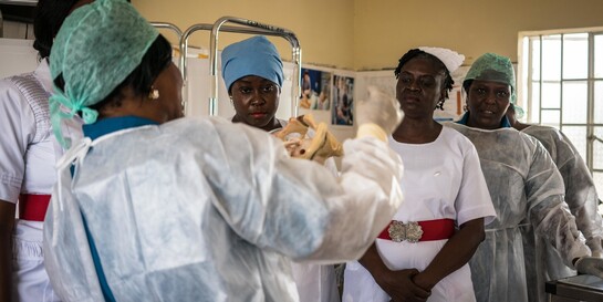 Ärztinnen in Sierra Leone bei einer Schulung im Krankenhaus (Symbolfoto)