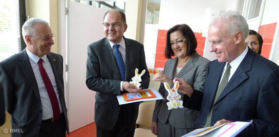 Bundesminister Schmidt besucht Help-Projekt in Serbien