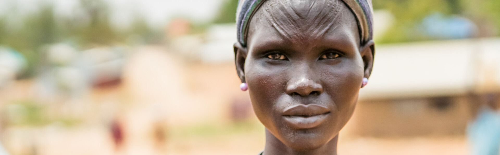 Eine Frau aus dem Südsudan, dem Nachbarland des Sudan