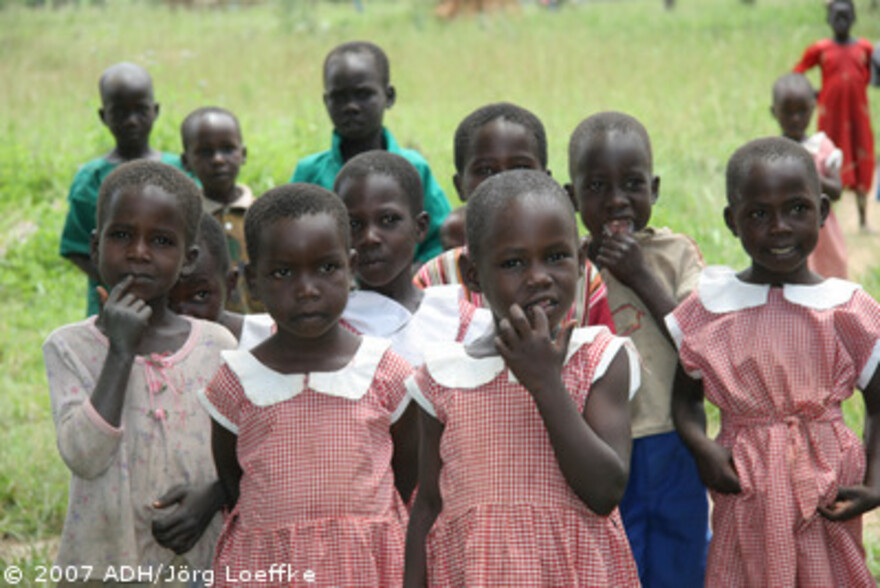 Flut Afrika: Kinder am ASB Projekt