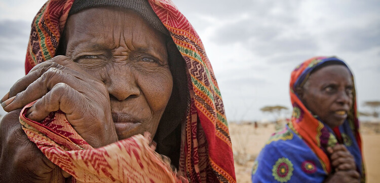 Diese Frauen in Kenia zählen zu den zahlreichen Menschen, die unter den Folgen der Dürre leiden