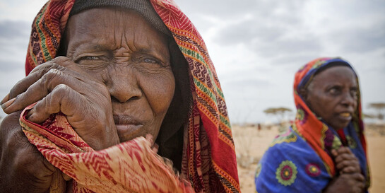 Eine ältere Frau in Dadaab, einem der größten Flüchtlingslager der Welt