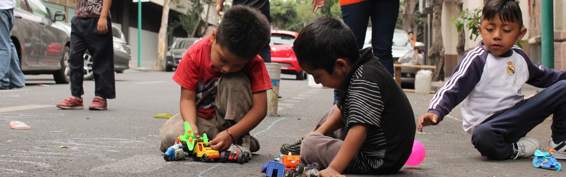 Kinder beim Spiel trotz des Chaos in Mexiko-Stadt: Das ermöglicht unsere Bündnisorganisation World Vision.