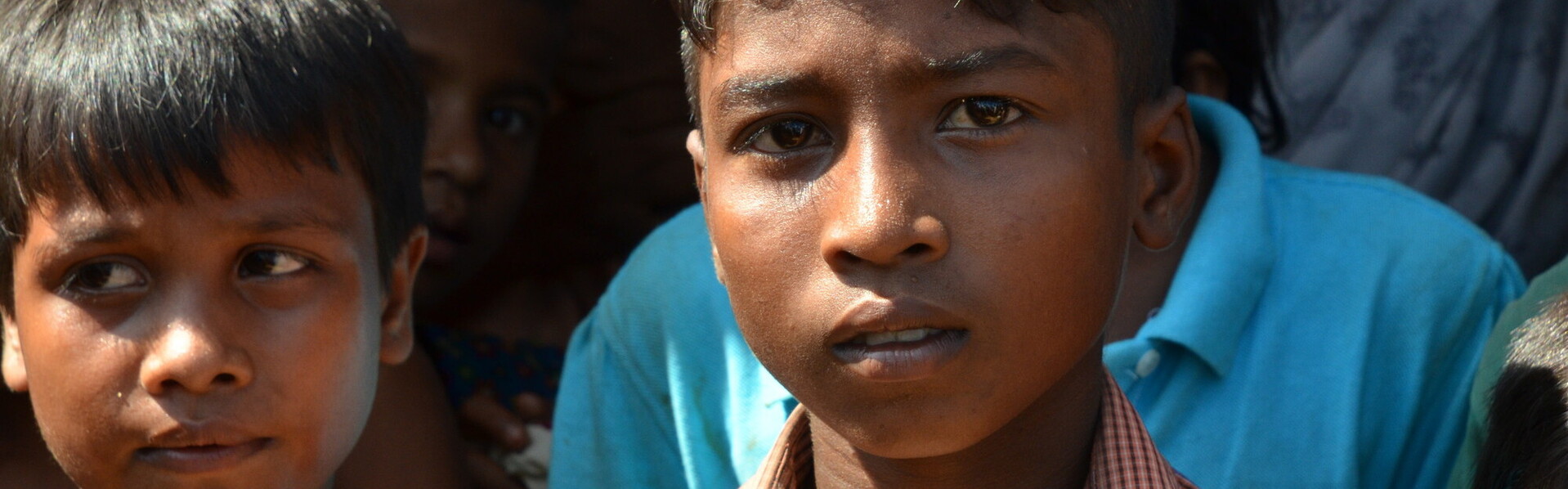 Zwei Kinder in einem Lager für Flüchtlinge in Bangladesch