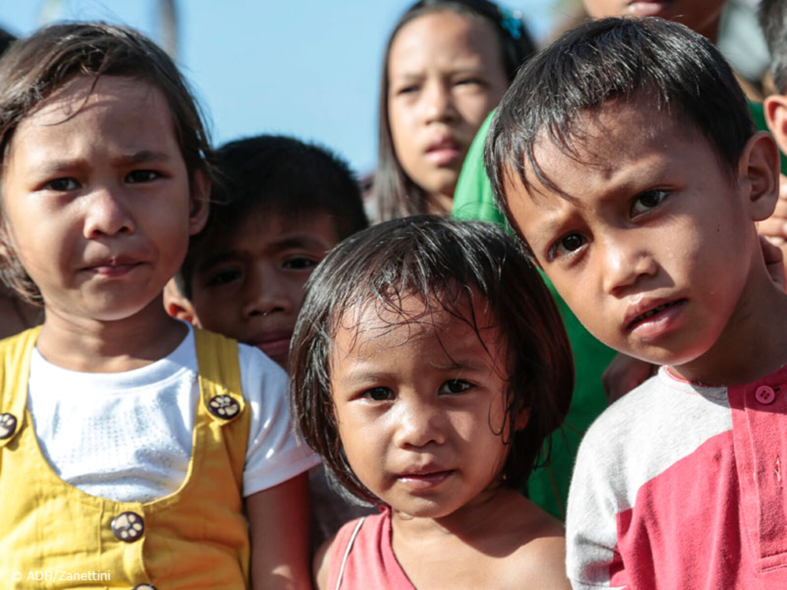 Kinder in Somimbong in Distrikt Daanbantayan