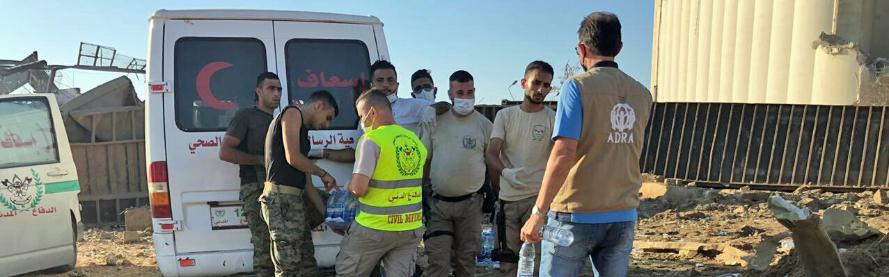 Helfer von ADRA Libanon verteilen Trinkwasser im Krisengebiet