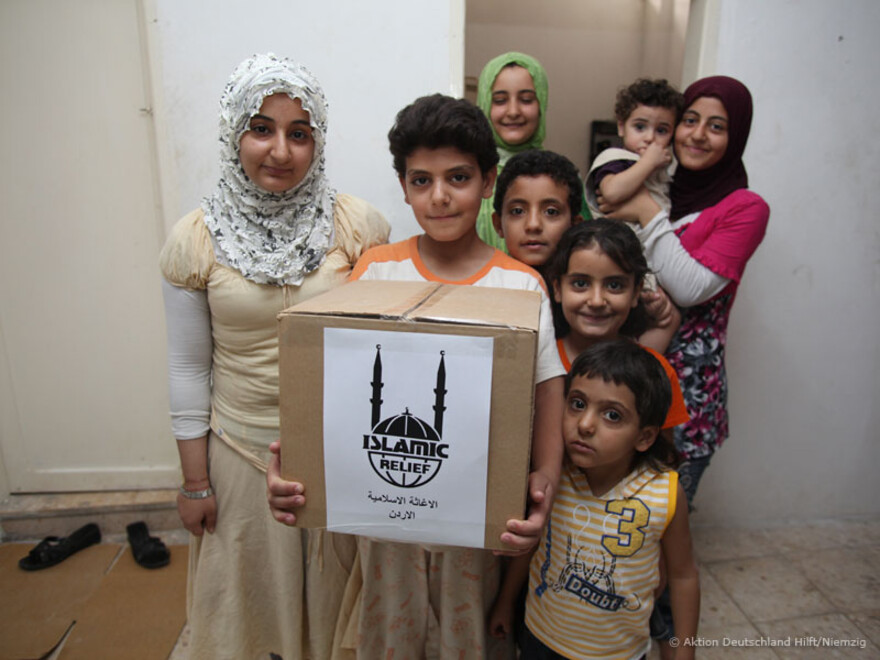 3,8 Millionen Flüchtlinge leben in Syriens Nachbarländern – entweder in großen Flüchtlingslagern oder mit mehreren Familien in überfüllten Wohnungen. Ein Ausnahmezustand, der für viele schon mehrere Jahre anhält.