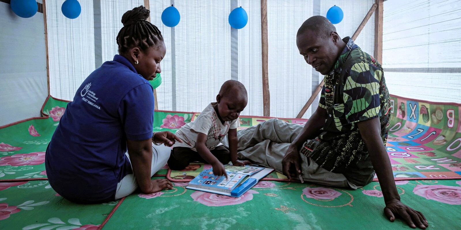 Divin bei der Bewegungstherapie von Handicap International Divin bei der Bewegungstherapie von Handicap International