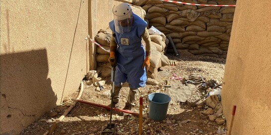 Mitarbeiter von Handicap International (HI) bei Entminung in Syrien