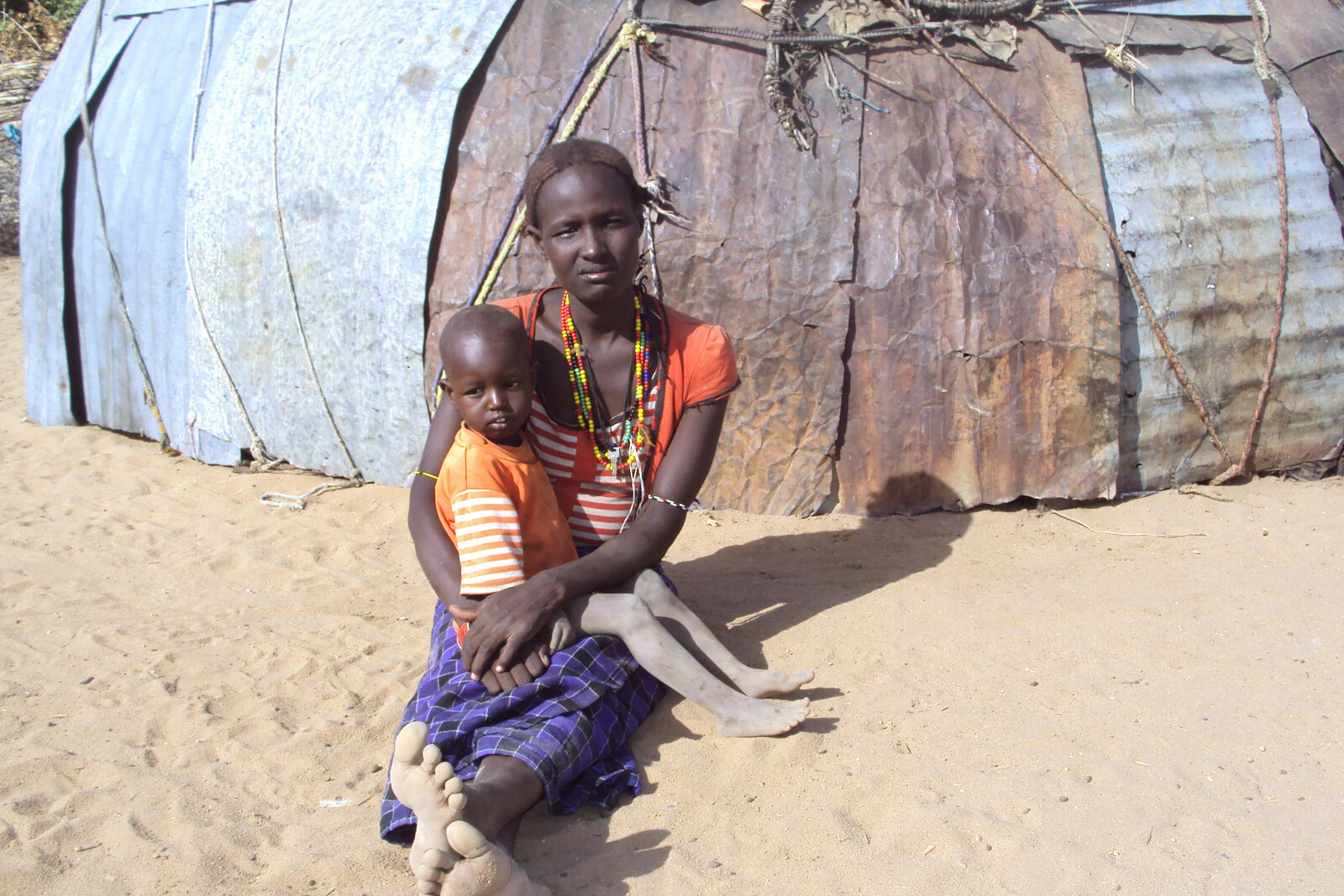 Eine kenianische Mutter mit ihrem Kind