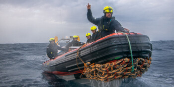 Rettungskräfte von SOS Humanity auf dem Mittelmeer
