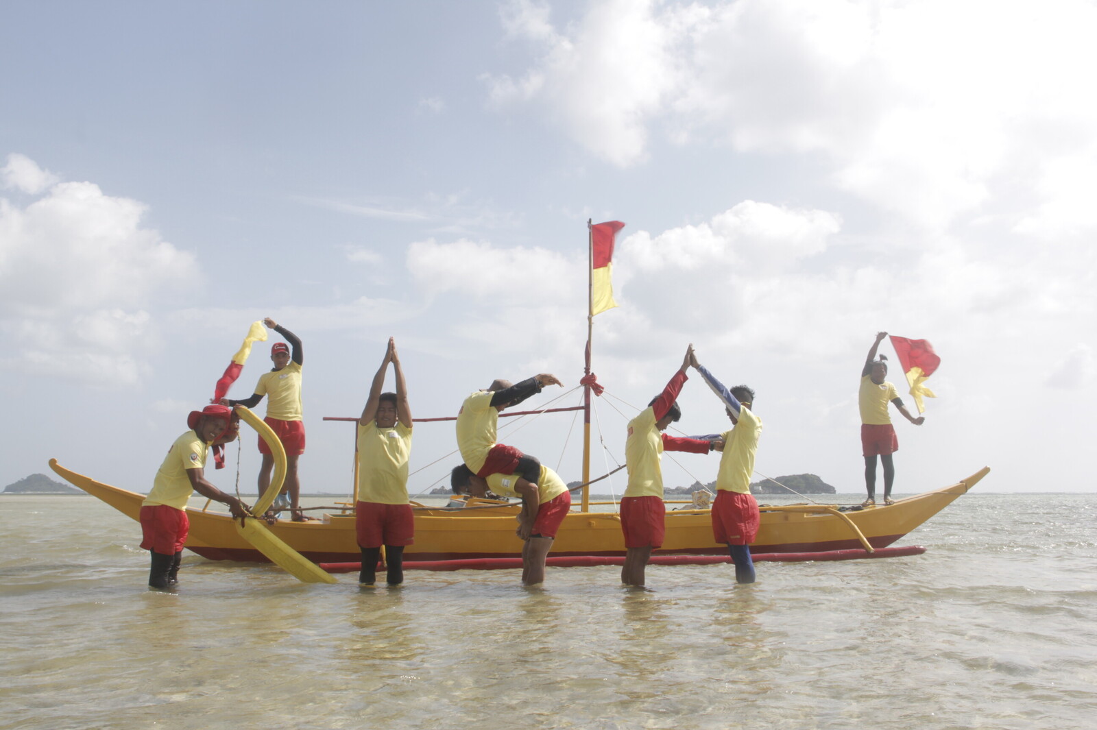 Rettungsschwimmer auf den Philippinen, die an einem Projekt zur Katastrophenvorsorge teilnehmen 