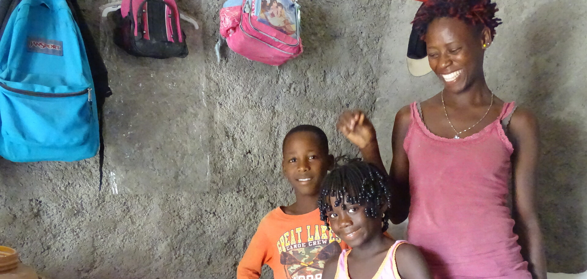 Reselaure Dordi mit ihren Kindern Clodinal und Myrtyl in L´Asile, Haiti Reselaure Dordi mit ihren Kindern Clodinal und Myrtyl in L´Asile, Haiti